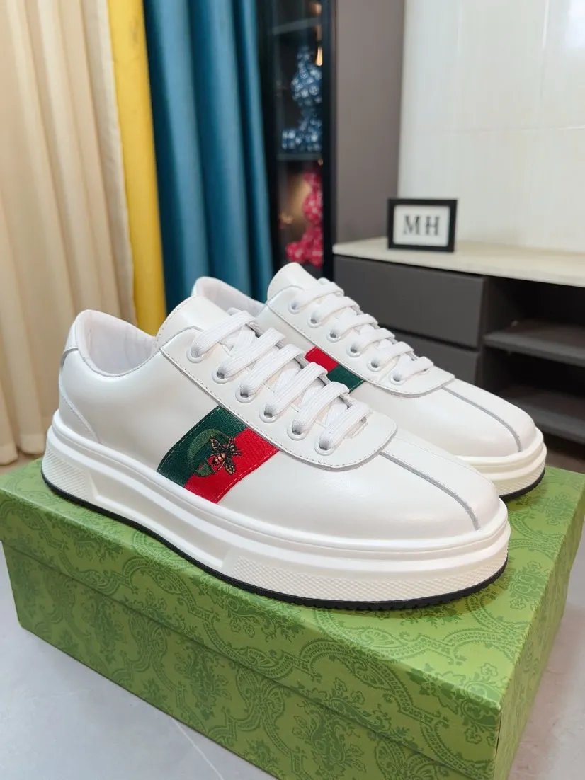 Factory price 420🌹🌹GUCCI [Gucci] New high-end brand of men's shoes, the latest fashionable casual men's shoes, trendy and versatile, relaxed and sporty style, uppers imported from Italy, first-layer cowhide, genuine leather lining and ultra-fine workmanship. Original personalized fashionable rubber wear-resistant outsole, light and comfortable on the foot, size 38-44